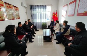 天津中医药大学党委副书记张华泉一行到东二营镇调研扶持经济薄弱村工作并慰问驻村工作队